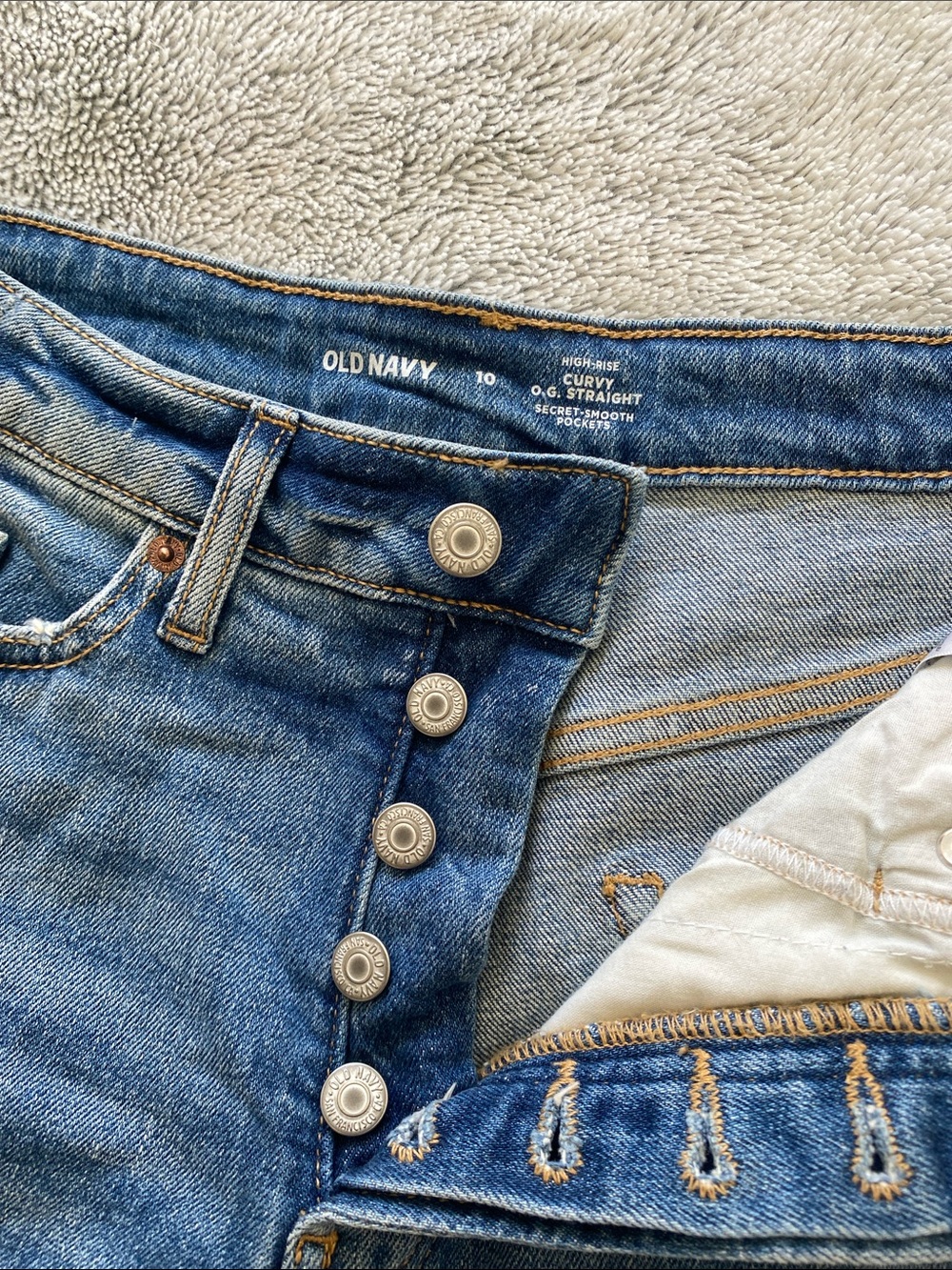 Old Navy High-Rise Curvy OG Straight Jean Shorts - Picture 3 of 6